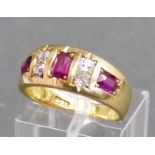 Damenring18 kt. Gelbgold, 3 geschliffene Rubine, 4 Altschliffdiamanten zus. ca.  0,35 ct., RM 54,