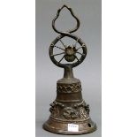 TischglockeAfrika, Gelbmetall, reicher Spinnendekor, um 1950, h 29 cm,  Mindestpreis: 40 EUR