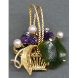 Brosche14 kt. Gelbgold, in Form eines Blütenkorbes, Amethystblüten, Jadeblatt,  2 kleine