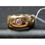 Damenring18 kt. Gelbgold, 1 Brillant ca. 0,34 ct., 2 Diamanten, Altschliff zus.  ca. 0,3 ct.,