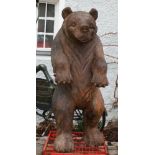 Reserve: 1400 EUR        BÄR lebensgross geschnitzter Bär aus Holz, H 160 cm