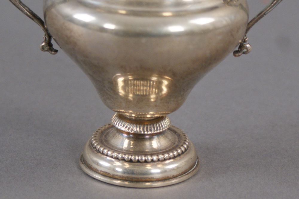 Reserve: 100 EUR        DECKELPOKAL Silber gepunzt, Henkelpokal mit Deckel, H 11 cm - Image 3 of 5