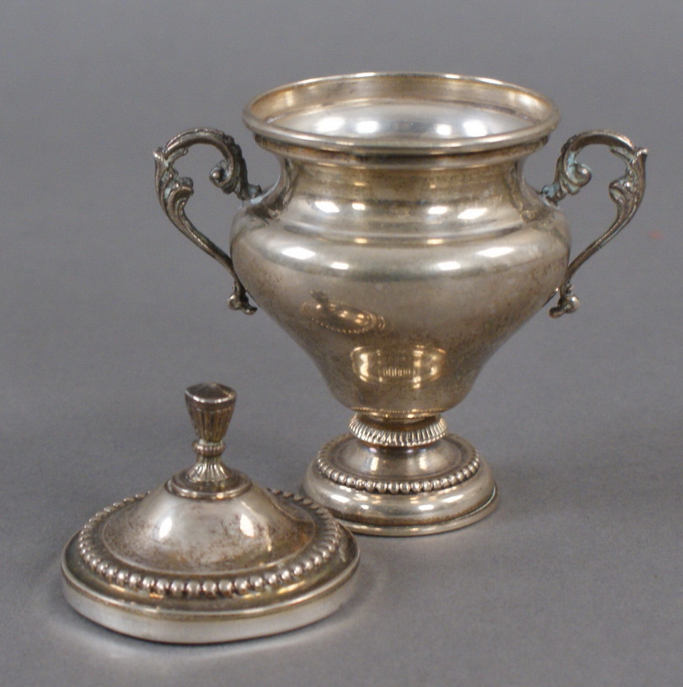 Reserve: 100 EUR        DECKELPOKAL Silber gepunzt, Henkelpokal mit Deckel, H 11 cm - Image 4 of 5