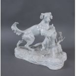 Reserve: 400 EUR        MEISSEN HUNDE weißes Porzellan, zwei Hunde beim Spielen, gemarktet, H 22 x B