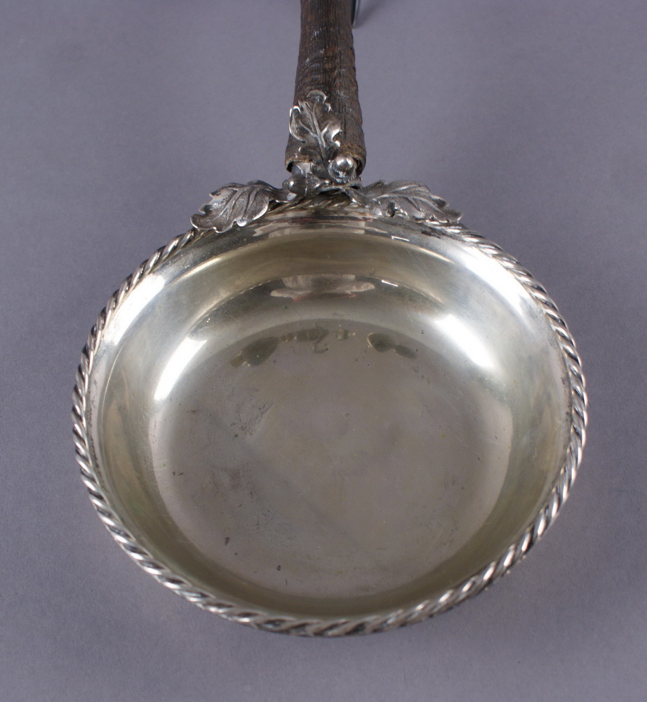 JAGD SCHALE Silber, umsäumt mit Kordeln, mit Eicheblättern am Griff, mit Horngriff, L 31cm - Image 3 of 6
