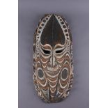 GROSSE MASKE Holz geschnitzte und bemalte afrikanische Maske, aus einer Privatsammlung