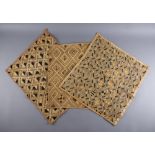 DREI AFRIKANISCHE TEXTILE mit geometrischen Mustern, H 60 x B 50 cm, H 57 x B 54 cm, H 54x B 52
