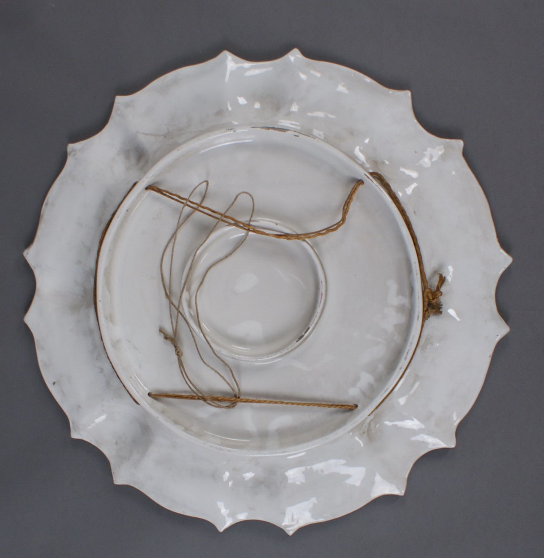 GROSSER SCHAUTELLER Keramik, bunt glasiert, Rückseitig bezeichnet, Durchmesser 57 cm - Bild 6 aus 6
