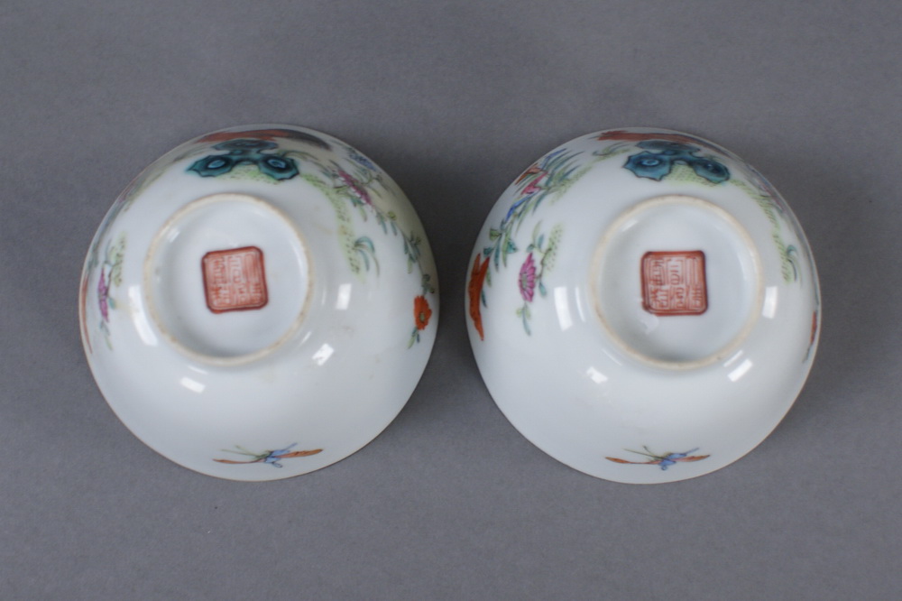 PAAR SCHÄLCHEN China, zwei Köppchen umseitig mit feiner Bemalung und Hahn auf Korpus,unterseitig - Image 3 of 5