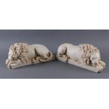 PAAR LÖWEN Paar fein gearbeitete liegende Löwen aus weissem Material, Unterseitig mitdeiner Plakette