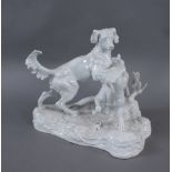 MEISSEN HUNDE weißes Porzellan, zwei Hunde beim Spielen, gemarktet, H 22 x B 26 x T 24 cm