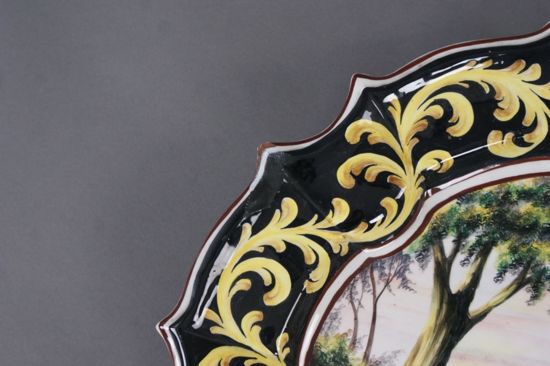 GROSSER SCHAUTELLER Keramik, bunt glasiert, Rückseitig bezeichnet, Durchmesser 57 cm - Bild 5 aus 6