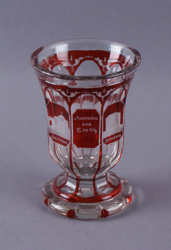BIEDERMEIER GLAS19. JH, rotes Glas, auf Korpus bezeichnet, H 12 x Durchmesser 8 cm  Mindestpreis: