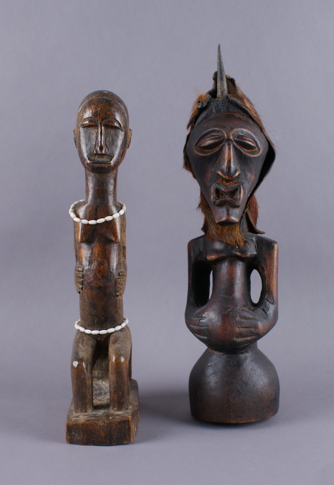ZWEI FIGUREN Holz geschnitzte afrikanische Figuren, aus einer Privatsammlung ausSüddeutschland, H 35