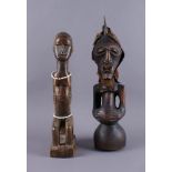 ZWEI FIGUREN Holz geschnitzte afrikanische Figuren, aus einer Privatsammlung ausSüddeutschland, H 35