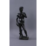 DAVIDBronze Skulptur des Davids vor dem Kamp, besch., H 72 cm  Mindestpreis: 550 EUR