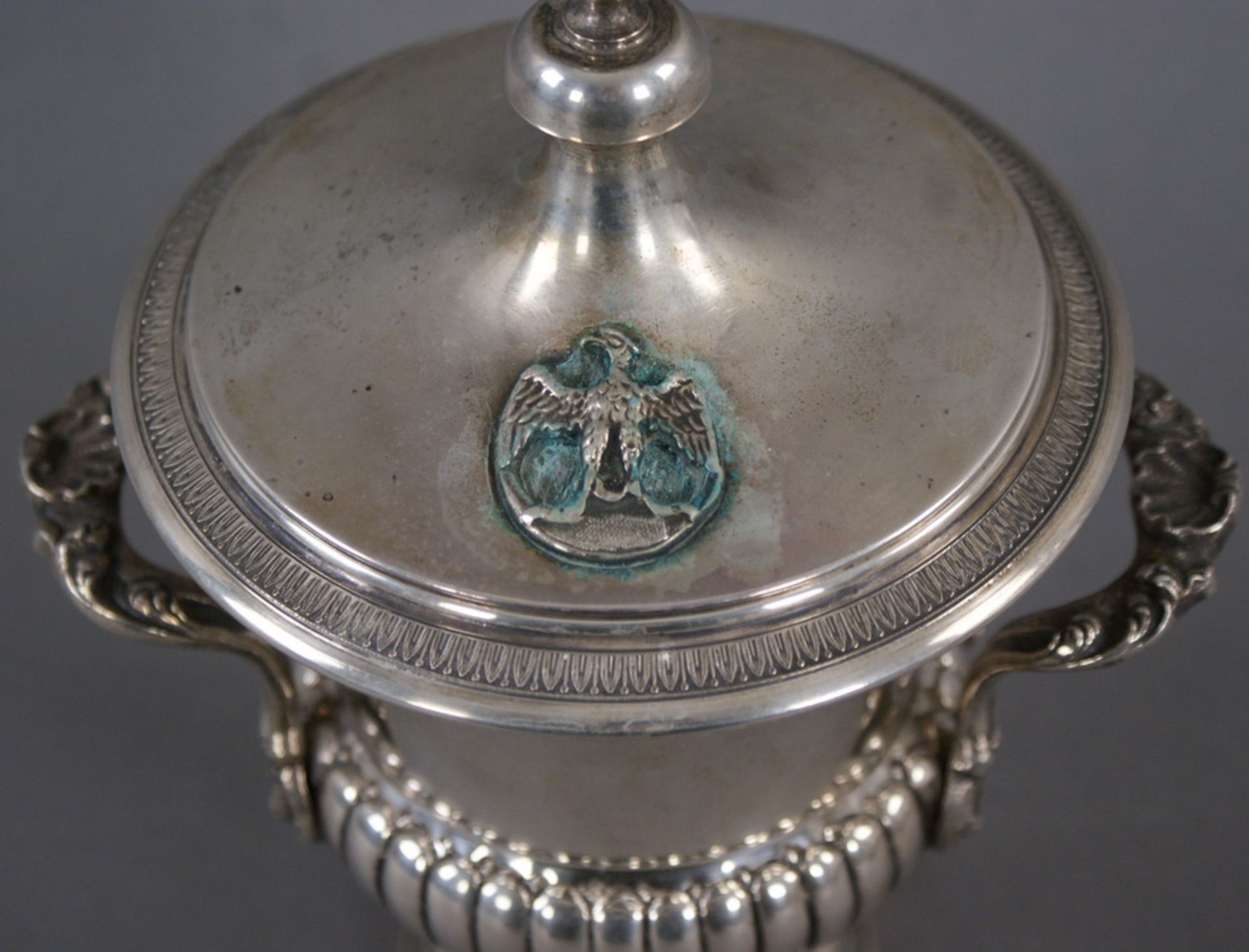 DECKELAMPHORE Silberpokal mit Deckel, 800 gepunzt, H 23,5 cm  Mindestpreis: 180 EUR - Bild 4 aus 7