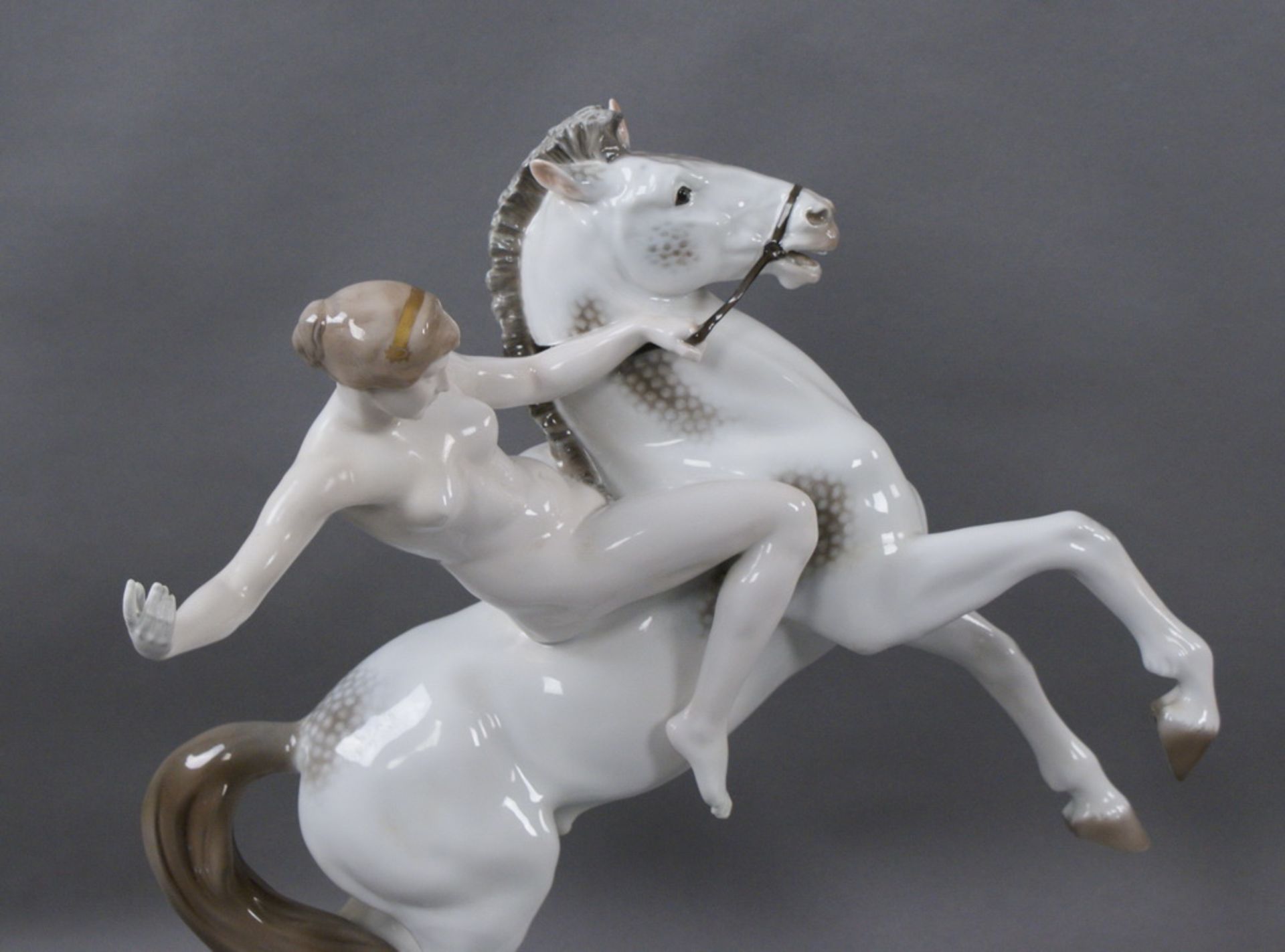 ROSENTHAL AMAZONE weisses Porzellan, bemalt, weiblicher Akt auf steigendem Pferd,gemarktet Rosenthal - Bild 2 aus 9