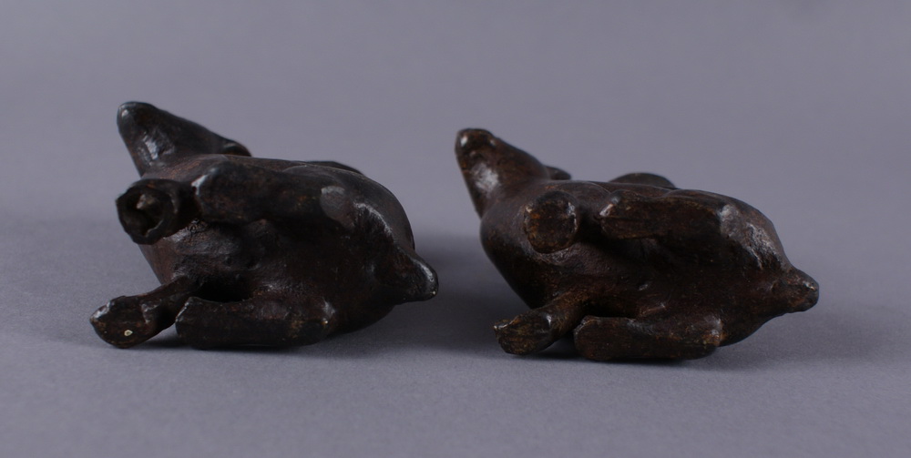 PAAR KANINCHEN 19. JH, Bronze Kerzenhalter in Form zweier Hasen, H 9 x B 7 cm  Mindestpreis: 150 - Image 6 of 6