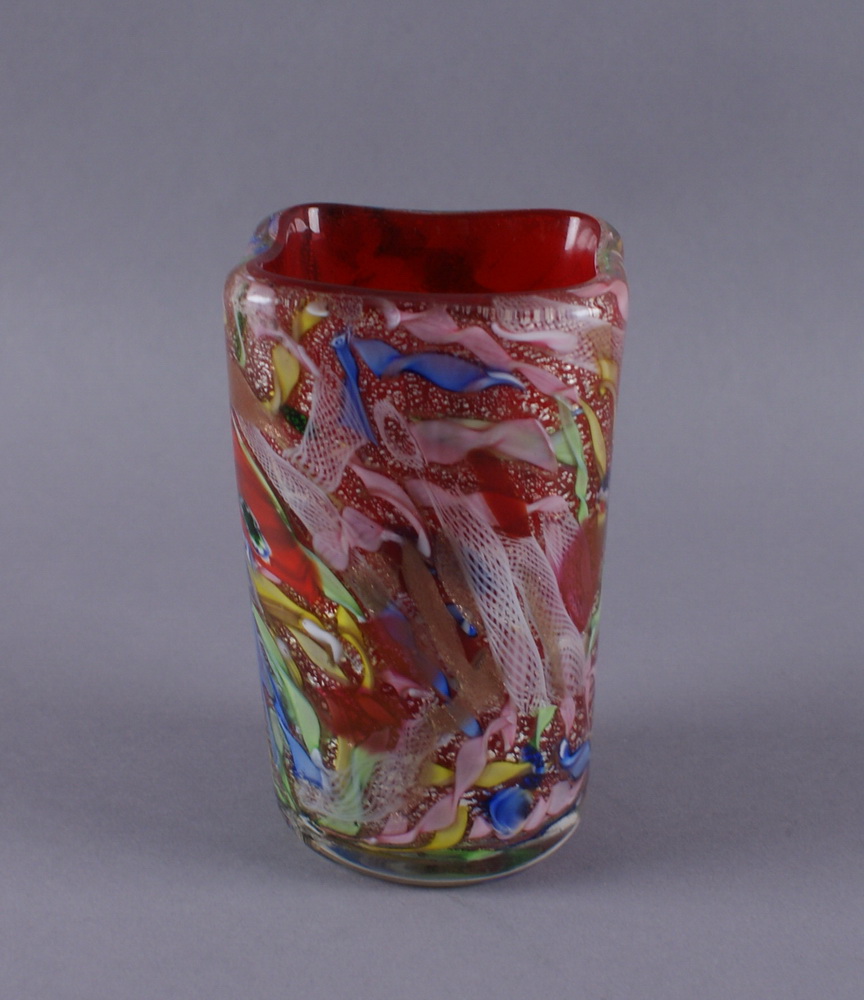 MURANO VASE Italien, kleine bunte Vase aus den 50er Jahren, H 16 x B 9 x T 9 cm  Mindestpreis: 250