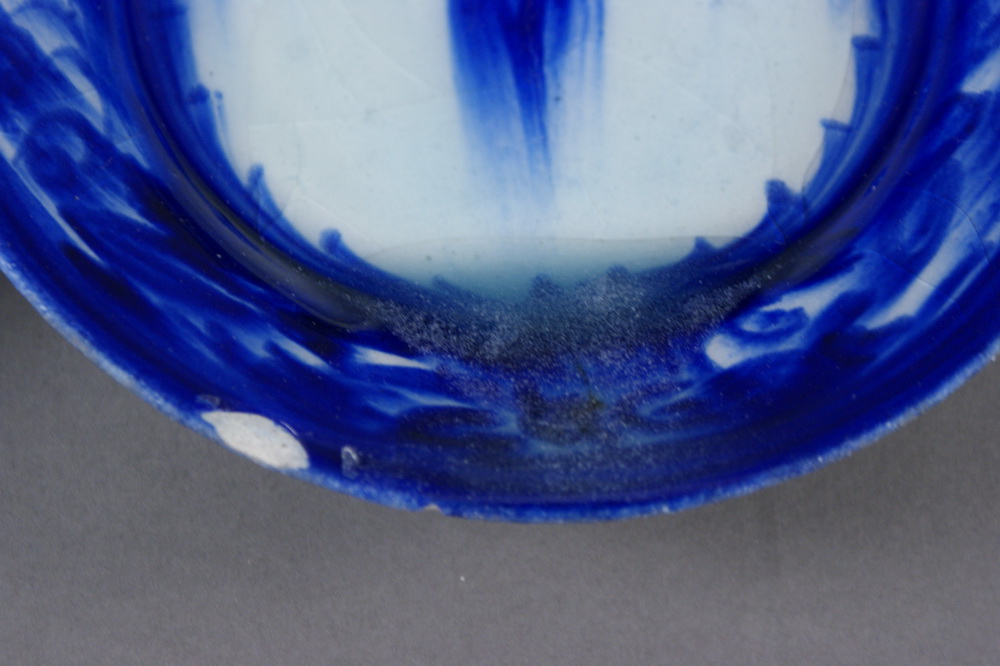 ZWEI TELLER wohl Persien, blau bemalt, besch., Durchmesser 18 und 21 cm  Mindestpreis: 80 EUR - Image 5 of 6