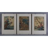 DREI JAPANISCHE STICHEcolorierte Darstellungen hinter Glas, PP H 17 x B 24 cm, Gesamt H 35 x B 25 cm