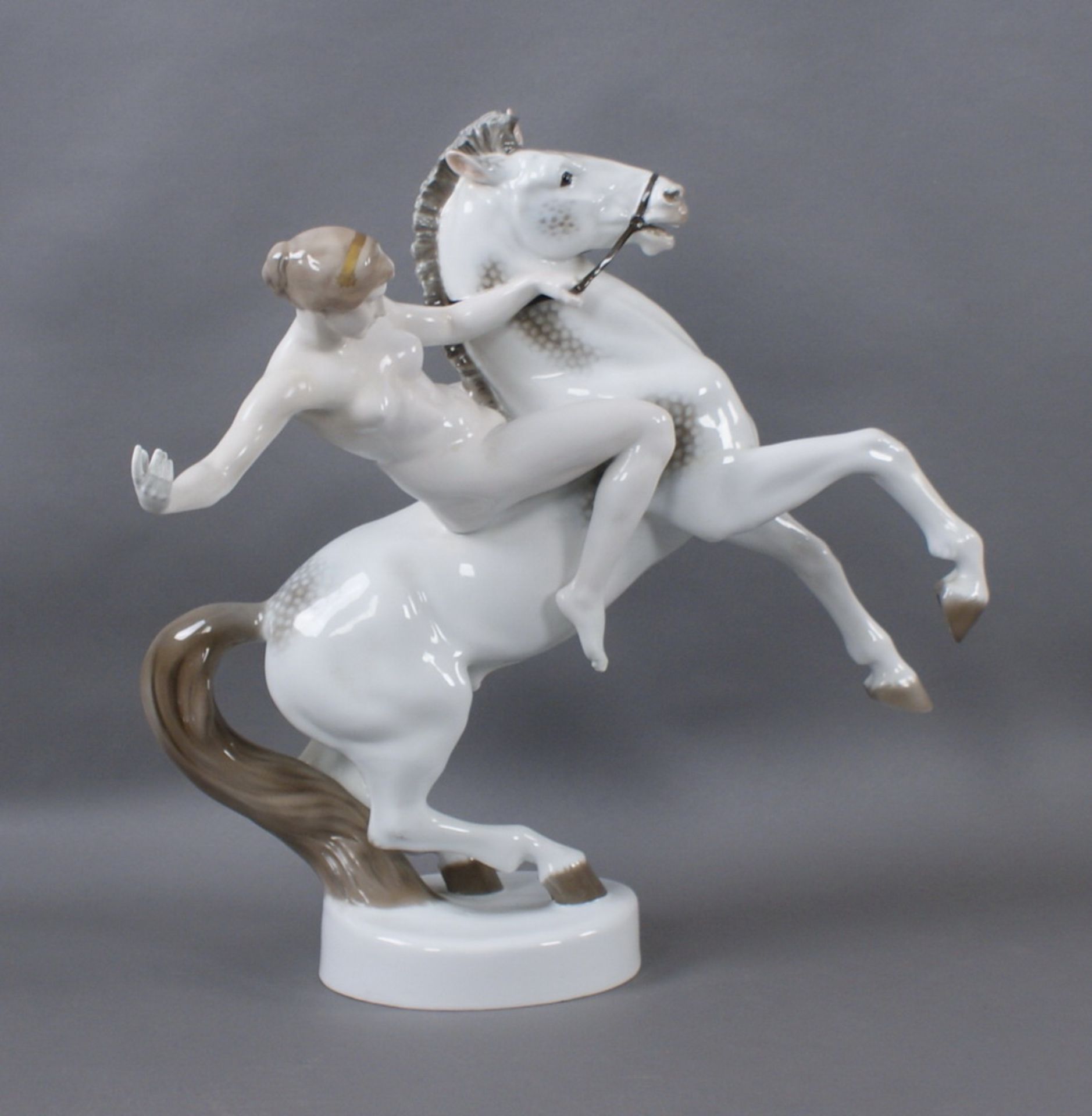 ROSENTHAL AMAZONE weisses Porzellan, bemalt, weiblicher Akt auf steigendem Pferd,gemarktet Rosenthal