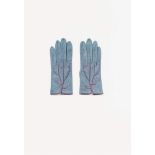 Meret OppenheimHandschuh 1 pair of gloves made from goatskin with silkscreen. 21.3 x 9.3 cm.