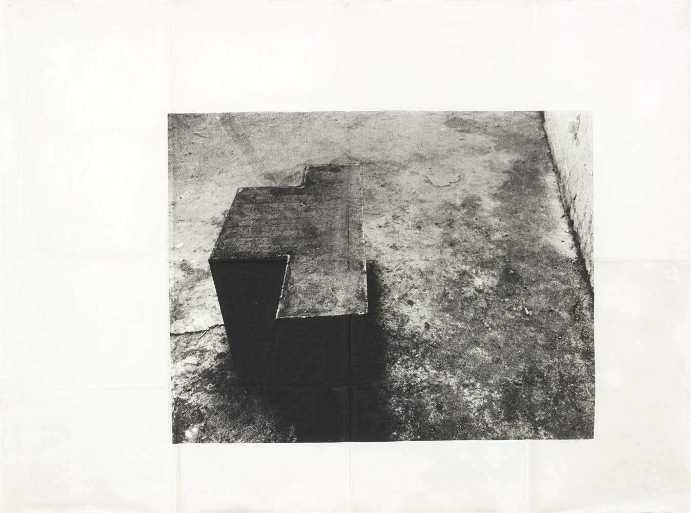 Joseph BeuysVakuum - Masse Black and white photograph on linen, folded. 125 x 169 cm. Framed under