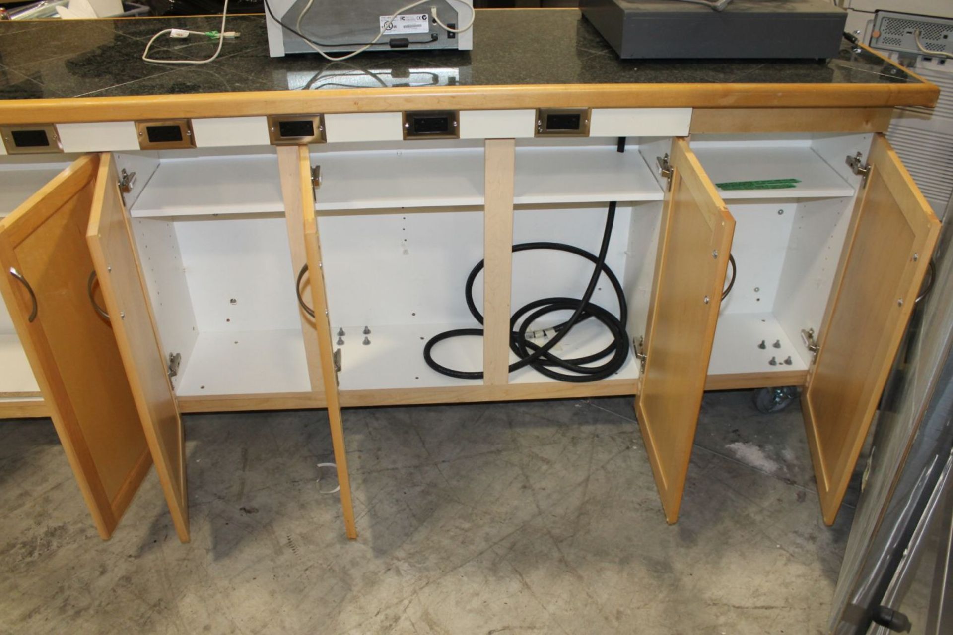 Mobile Demonstration Cabinet On wheels, with receptacles - Image 2 of 4