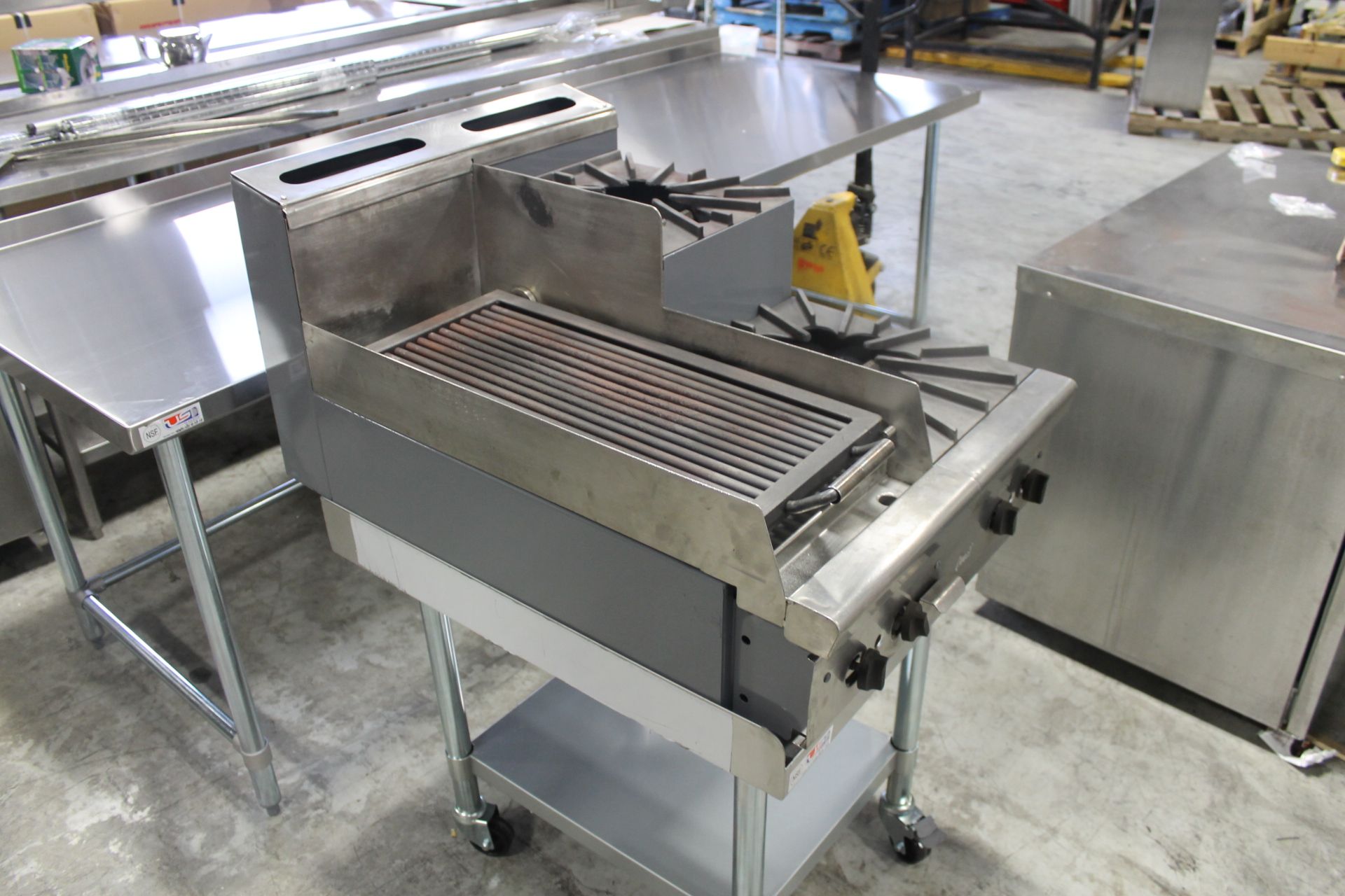 Quest Comination Broiler/Step-Up Hot Plate - 2 Burner/12" Charbroiler - Natural Gas - Refurb (with - Image 3 of 4