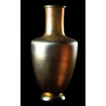 Louis Comfort Tiffany (Nueva York, 1848 - 1933) A Favrile iridescent glass vase. Signed L. C.