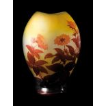 Émile Gallé (1846 - 1904) A Cameo glass vase. Signed. Size: 23,5 x 17 cm.