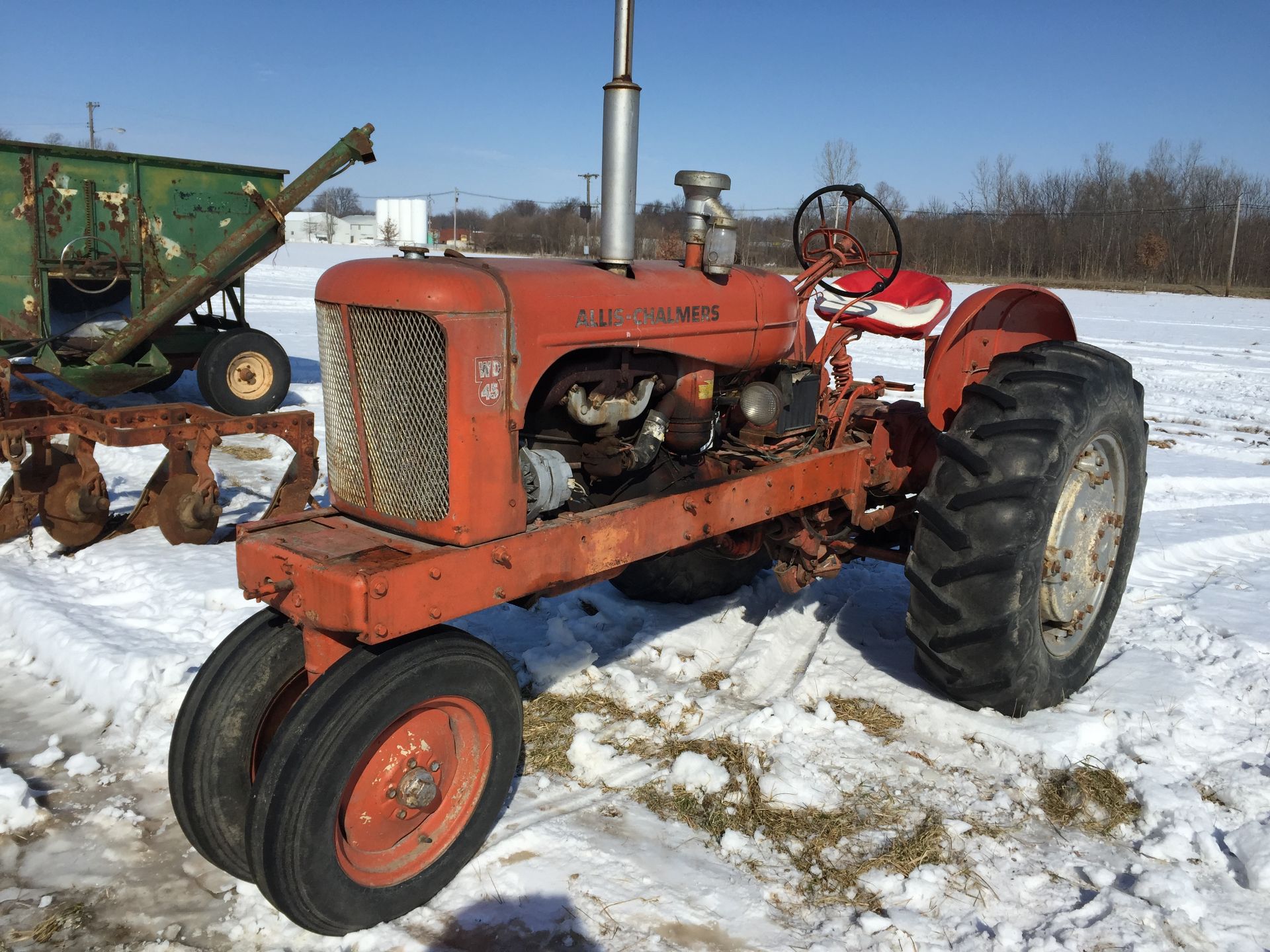 Allis Chalmers WD45 Tractor, narrow front, 3pt hitch, runs good