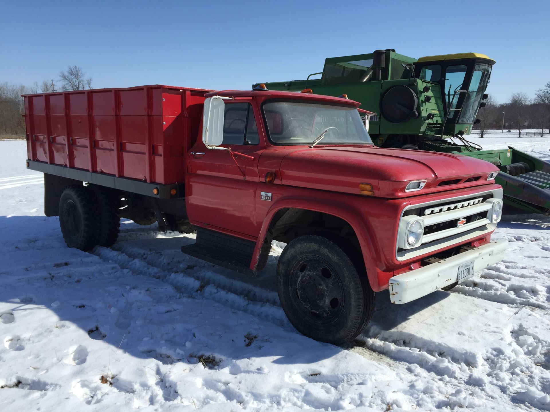 Chevy 60 Grain truck shows 54k, 2 speed axle, hyd hoist, rurns and drives - Image 12 of 12