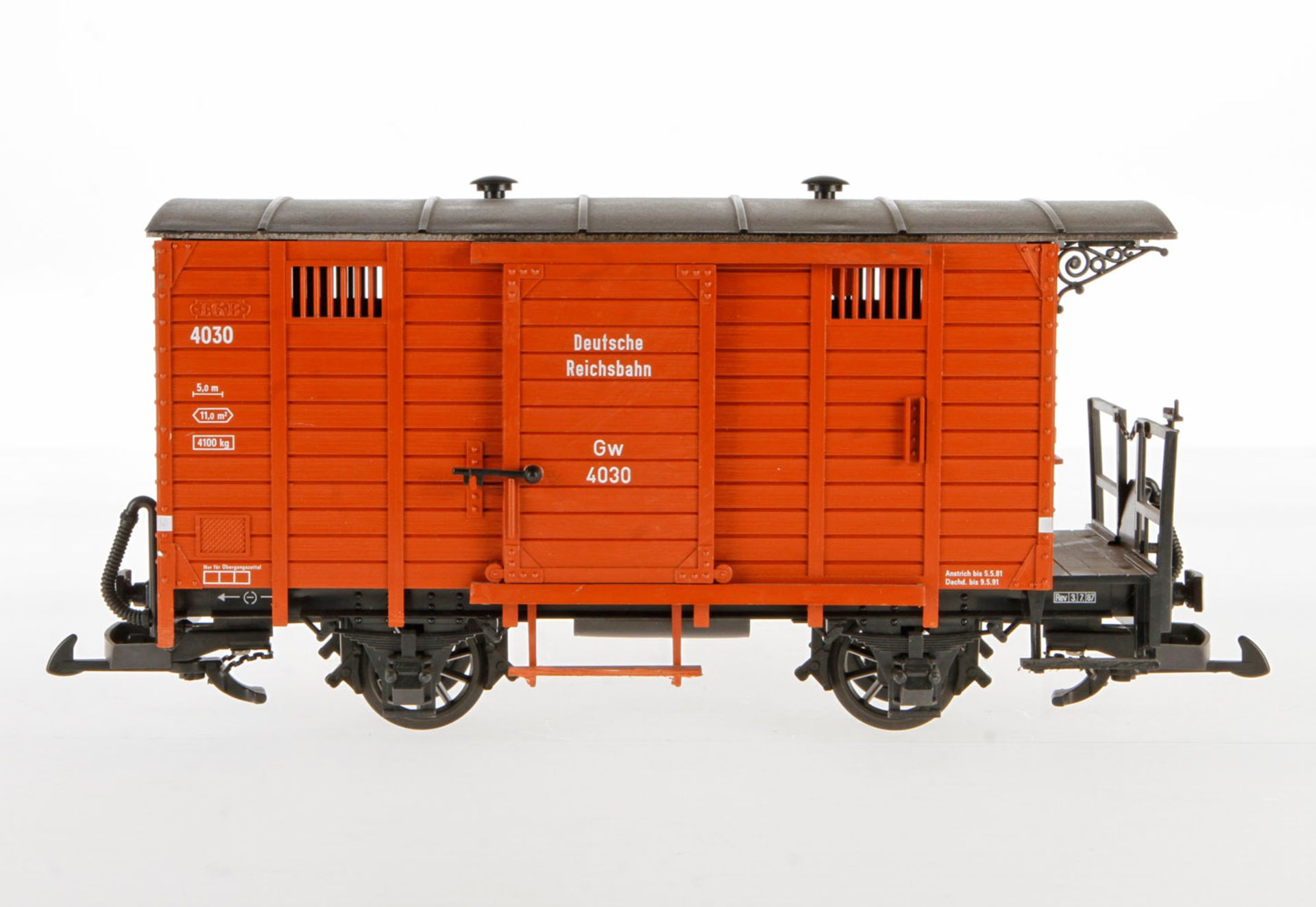 LGB gedeckter Güterwagen 4030, braun, Alterungs- und Gebrauchsspuren, Länge 29, sonst noch guter