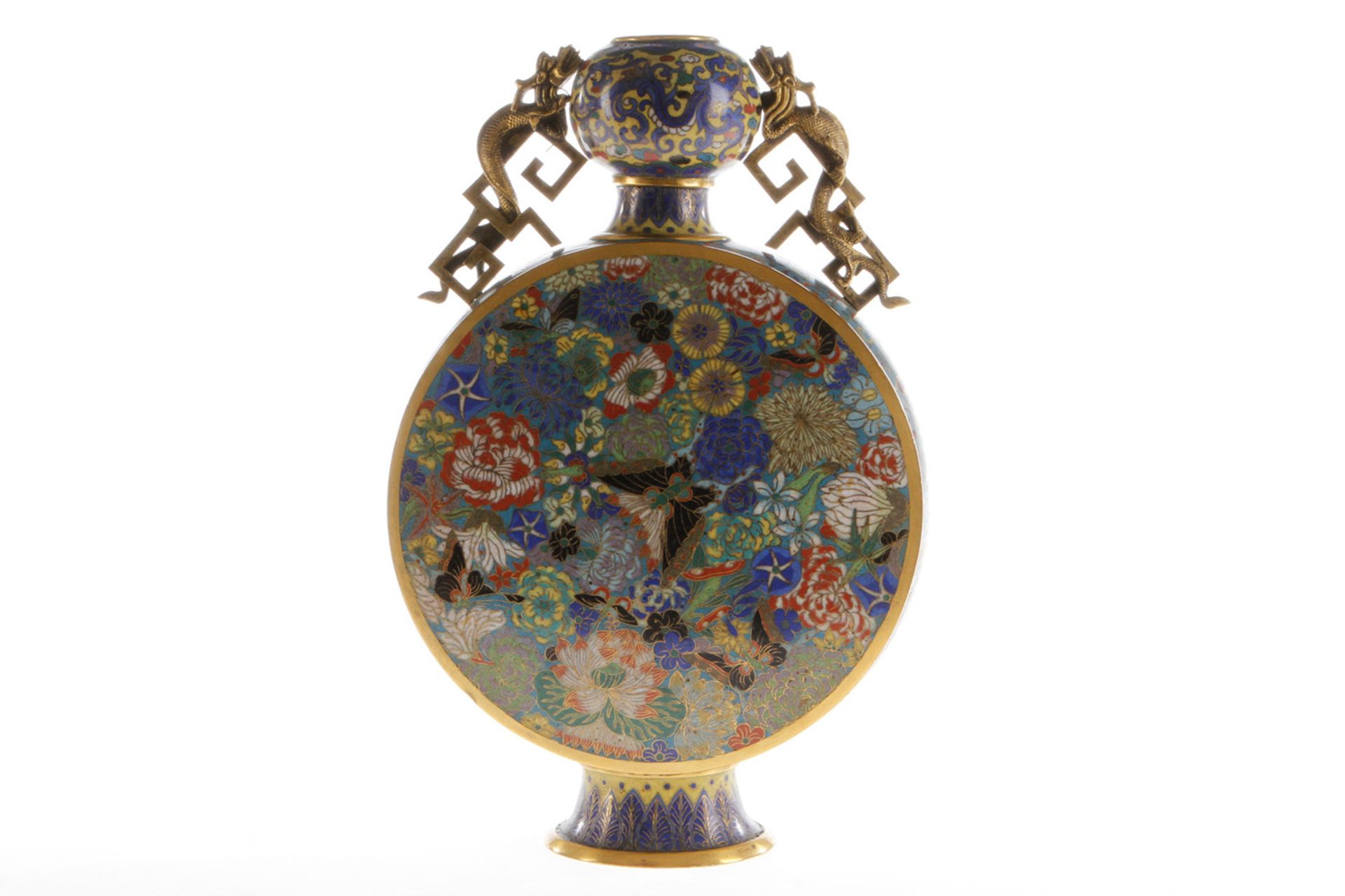 Cloisonné-Vase vom Typ moon flask. Qianlong/Jiaqing-Ära,  mit kurzem Hals und kugeliger Mündung, auf - Bild 4 aus 5