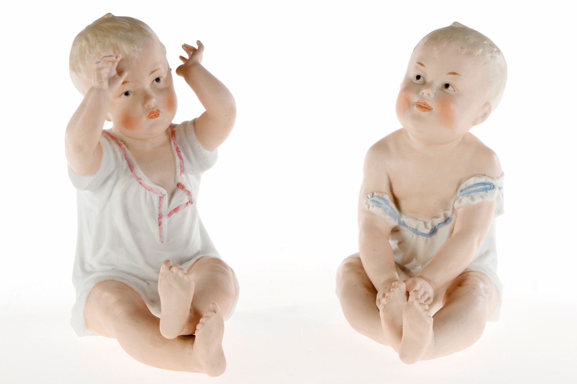 2 Bisquit Babys, CHI Nr. 13744,  Made in Germany, bemalt, ein kleiner Finger fehlt, Höhe 21