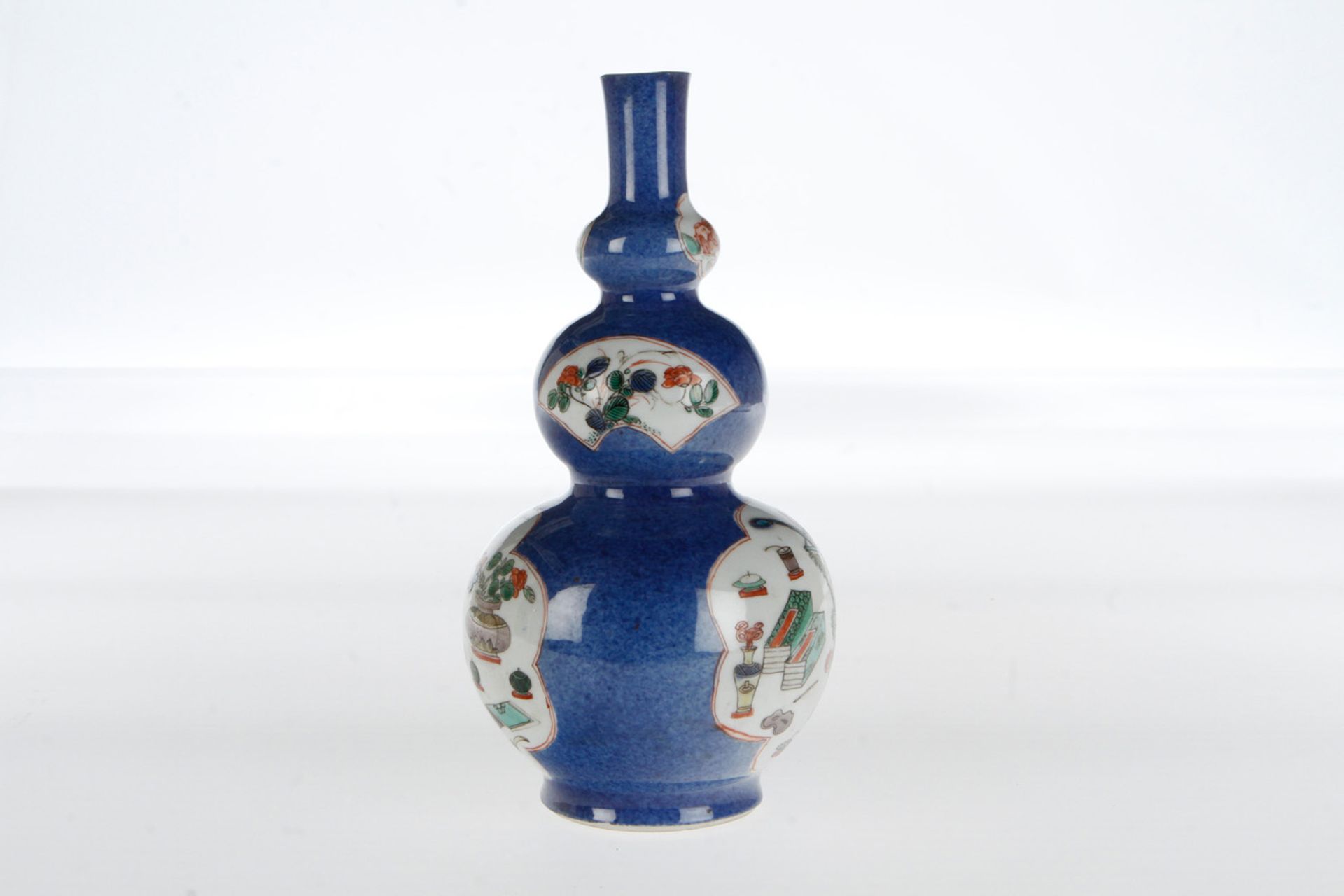 Famille verte Doppelkürbisvase mit famille verte-Dekor. Kangxi-Periode (1662-1722)  Vase von - Bild 2 aus 4