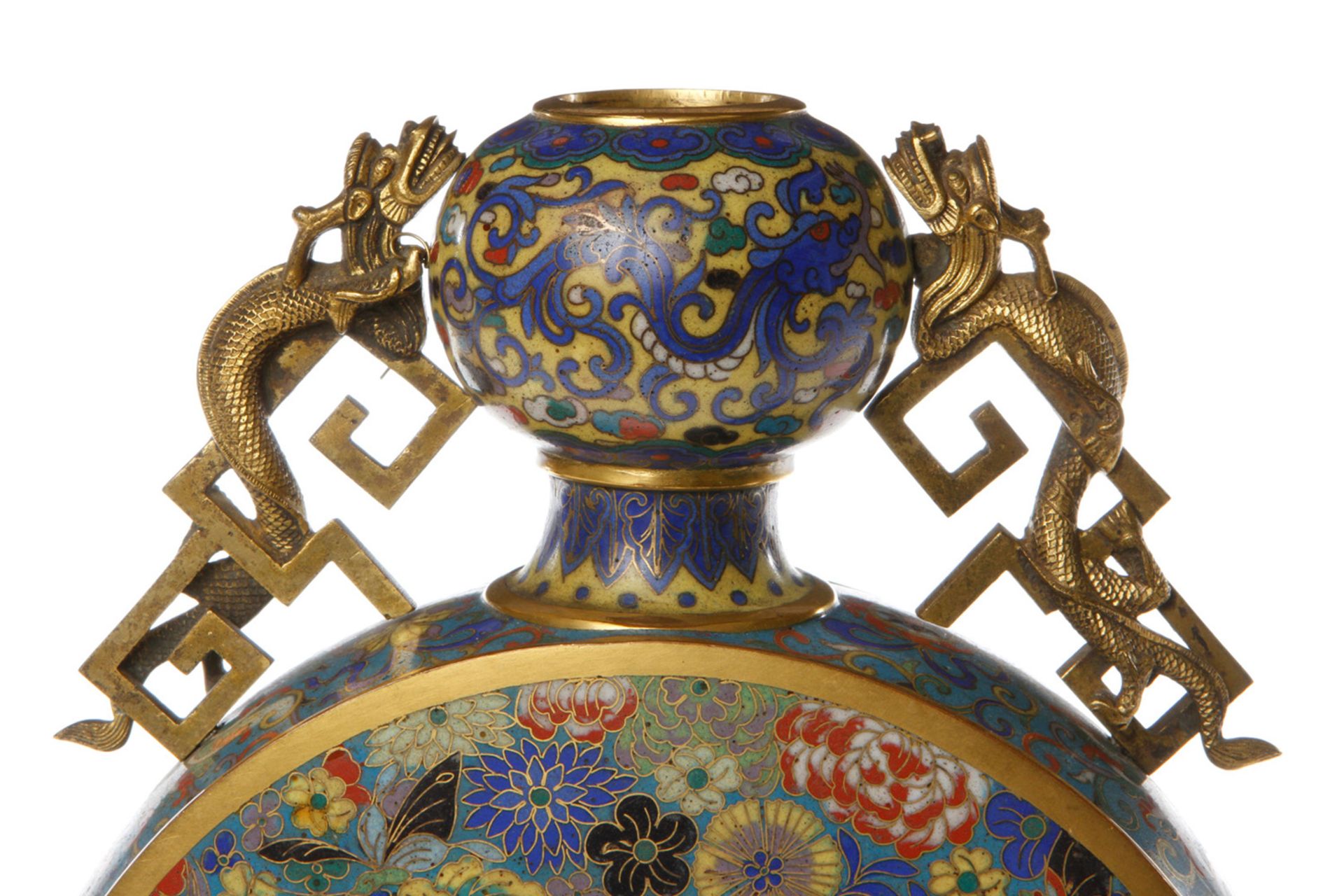 Cloisonné-Vase vom Typ moon flask. Qianlong/Jiaqing-Ära,  mit kurzem Hals und kugeliger Mündung, auf - Bild 5 aus 5