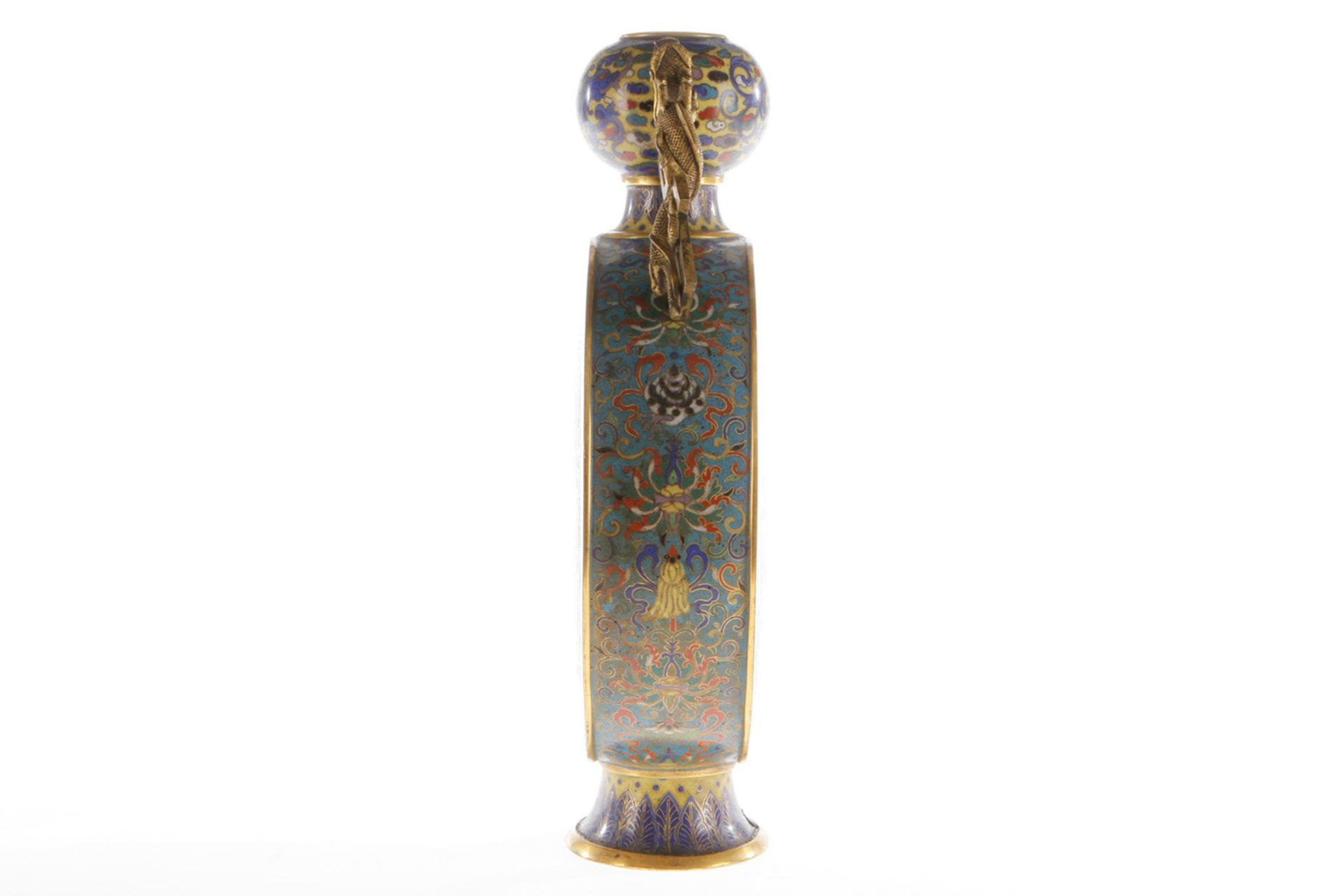 Cloisonné-Vase vom Typ moon flask. Qianlong/Jiaqing-Ära,  mit kurzem Hals und kugeliger Mündung, auf - Bild 3 aus 5