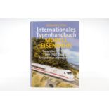 Buch "Internationales Typenhandbuch Modelleisenbahn", 1998, farbig bebildert, leichte