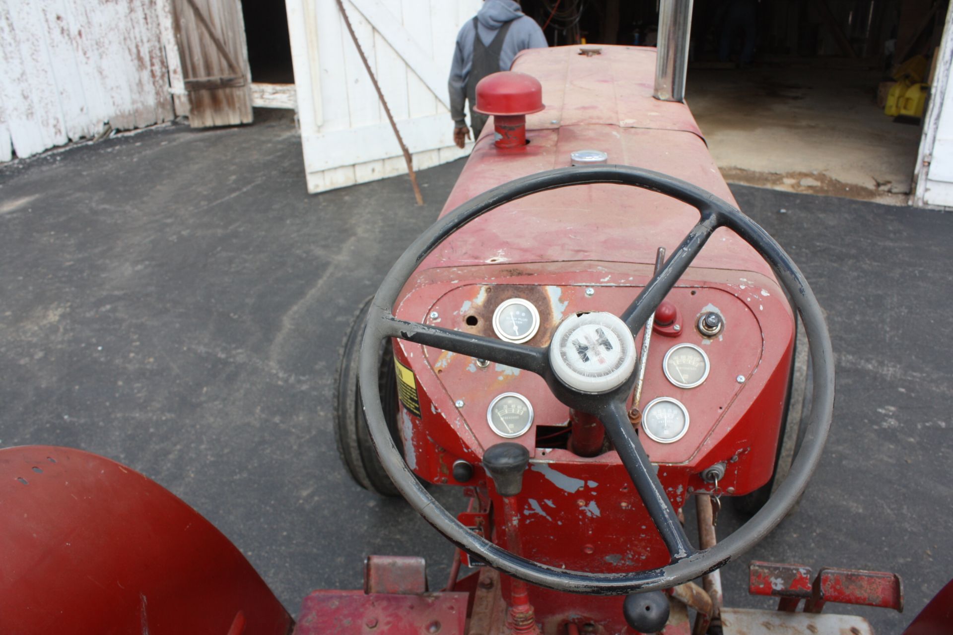 IH 634-D tractor (rare to find in the states) runs strong, Decent sheetmetal, has diff lock, pto and - Image 13 of 20