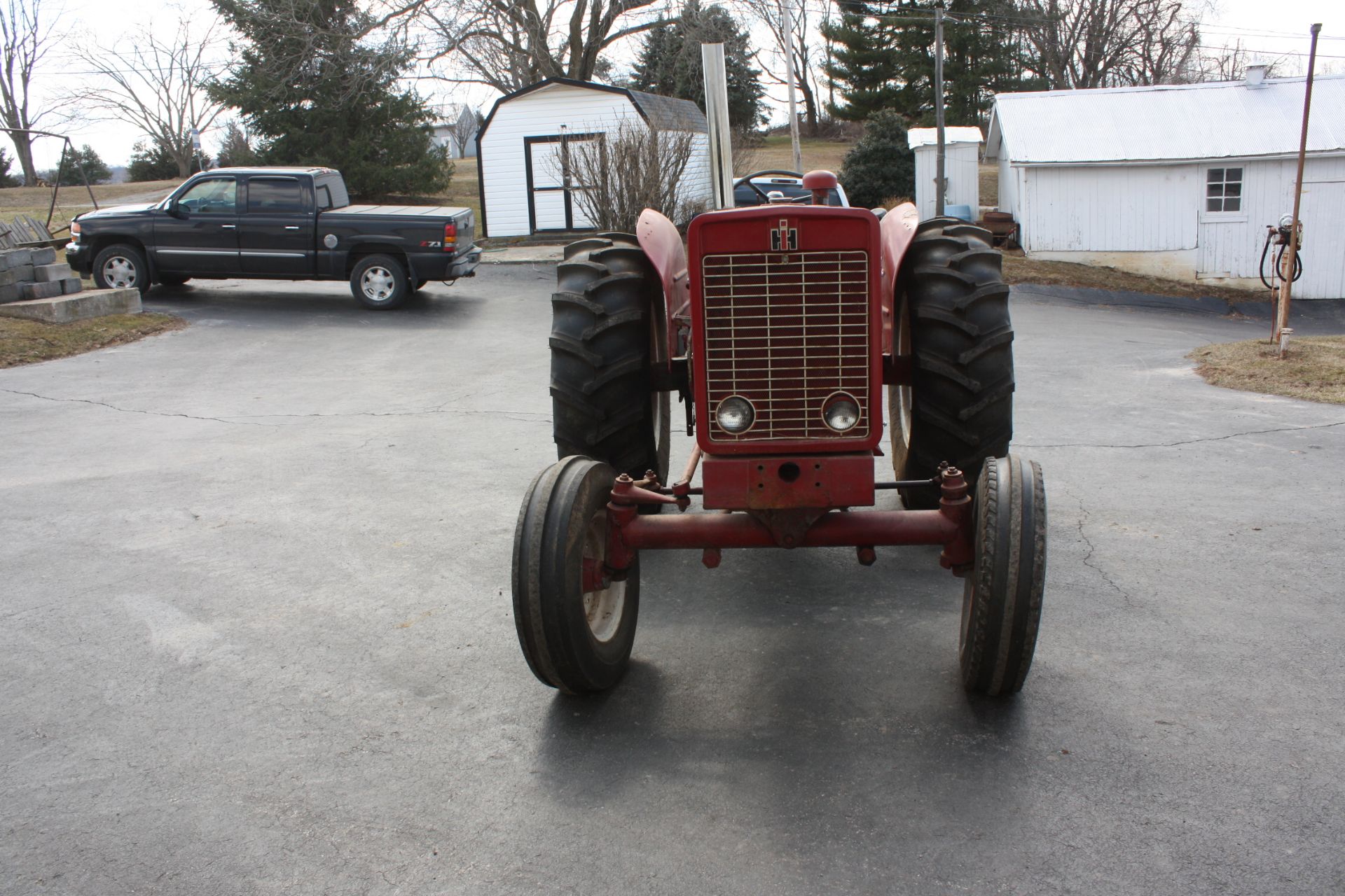 IH 634-D tractor (rare to find in the states) runs strong, Decent sheetmetal, has diff lock, pto and - Image 9 of 20