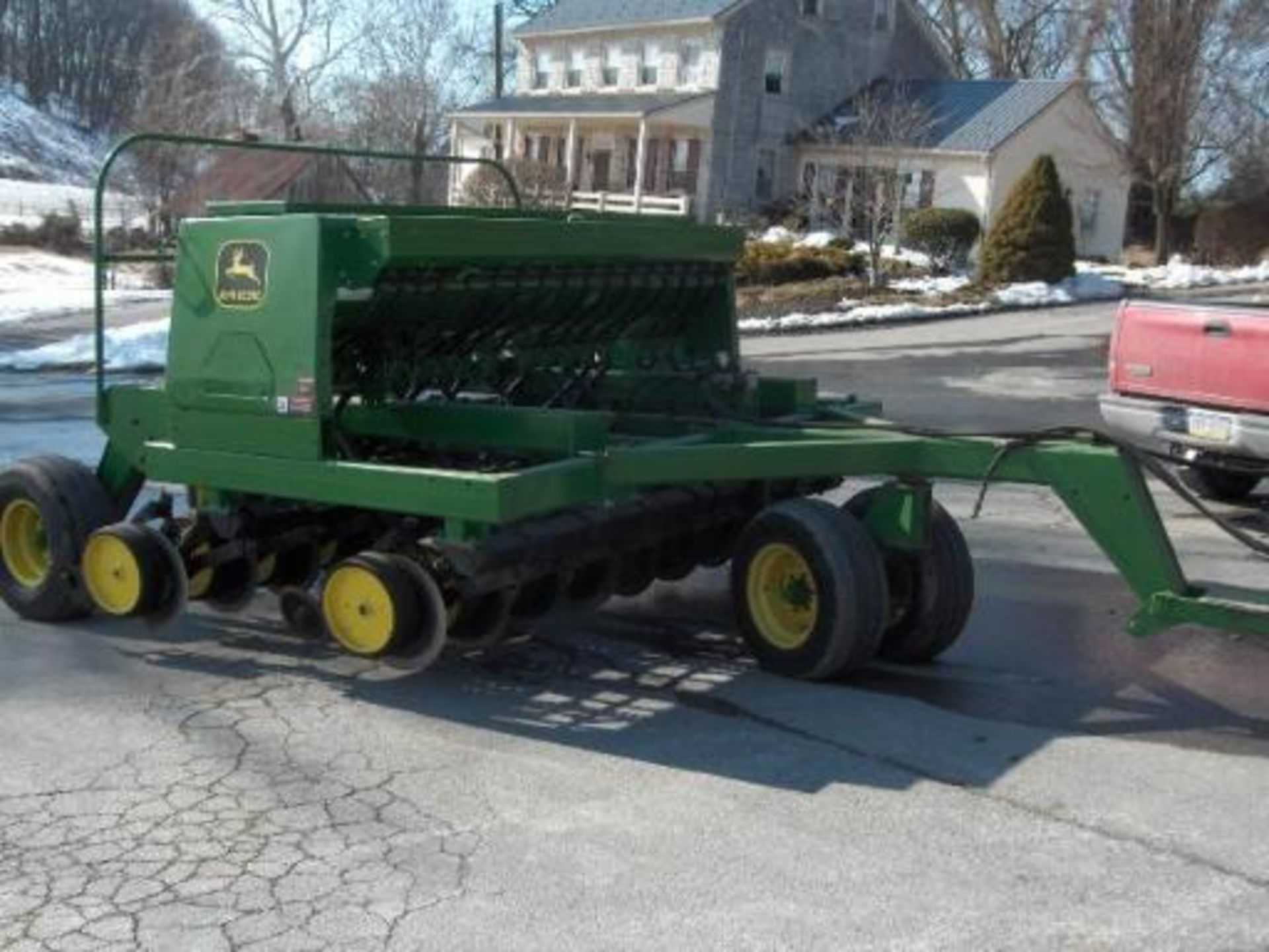 JD 750 NO-Till seed drill 10' wideth on 7 & 1/2 " disc spacing Like new! This machine is excellent - Image 2 of 8