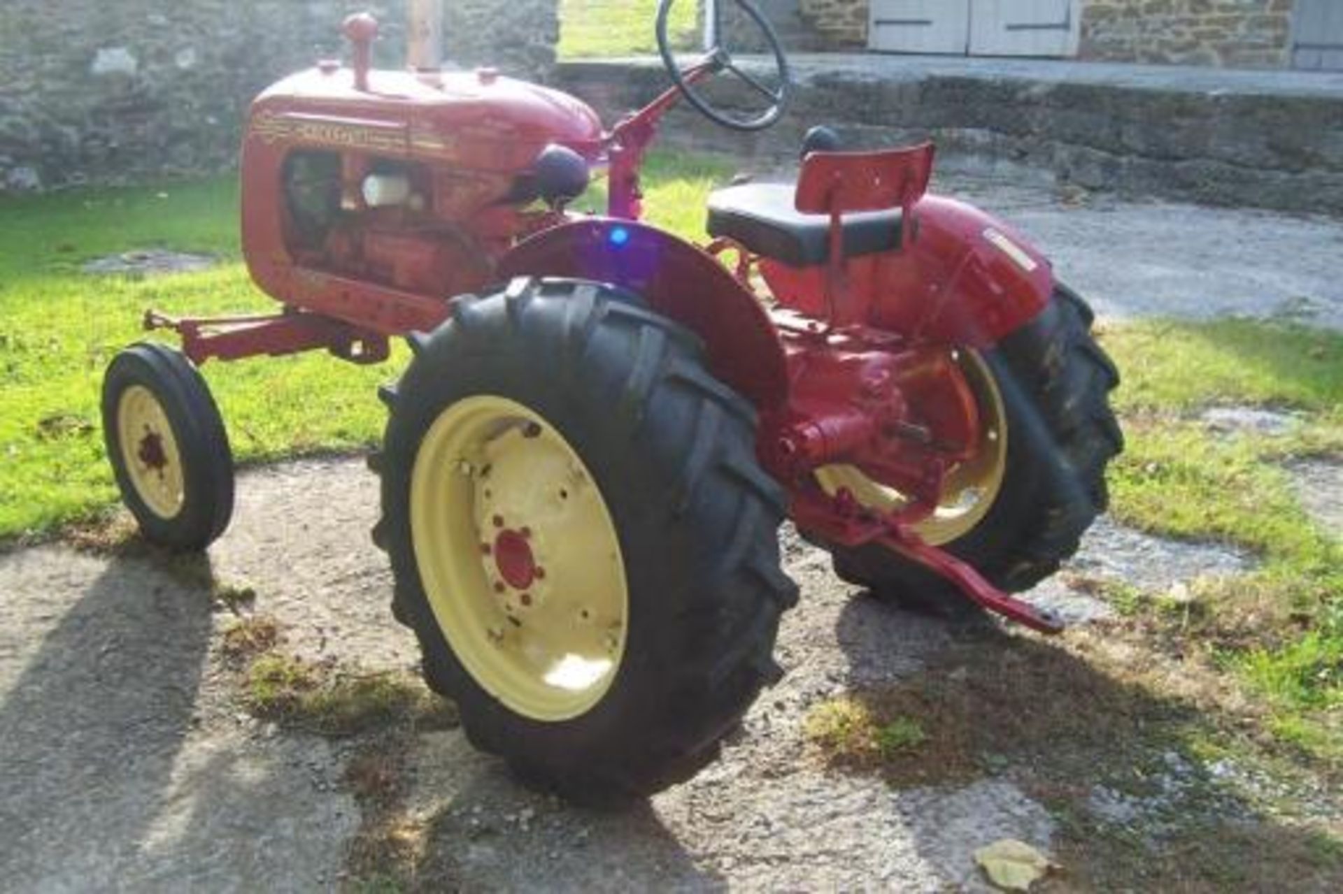 Cochshutt 20 completely restored!  this is a very nicely done  and fairly RARE tractor! - Image 3 of 4