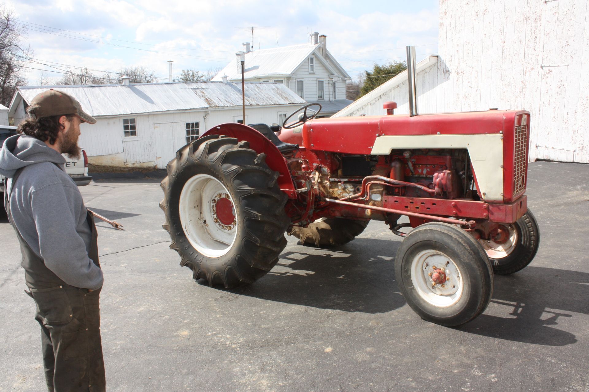 IH 634-D tractor (rare to find in the states) runs strong, Decent sheetmetal, has diff lock, pto and - Image 4 of 20