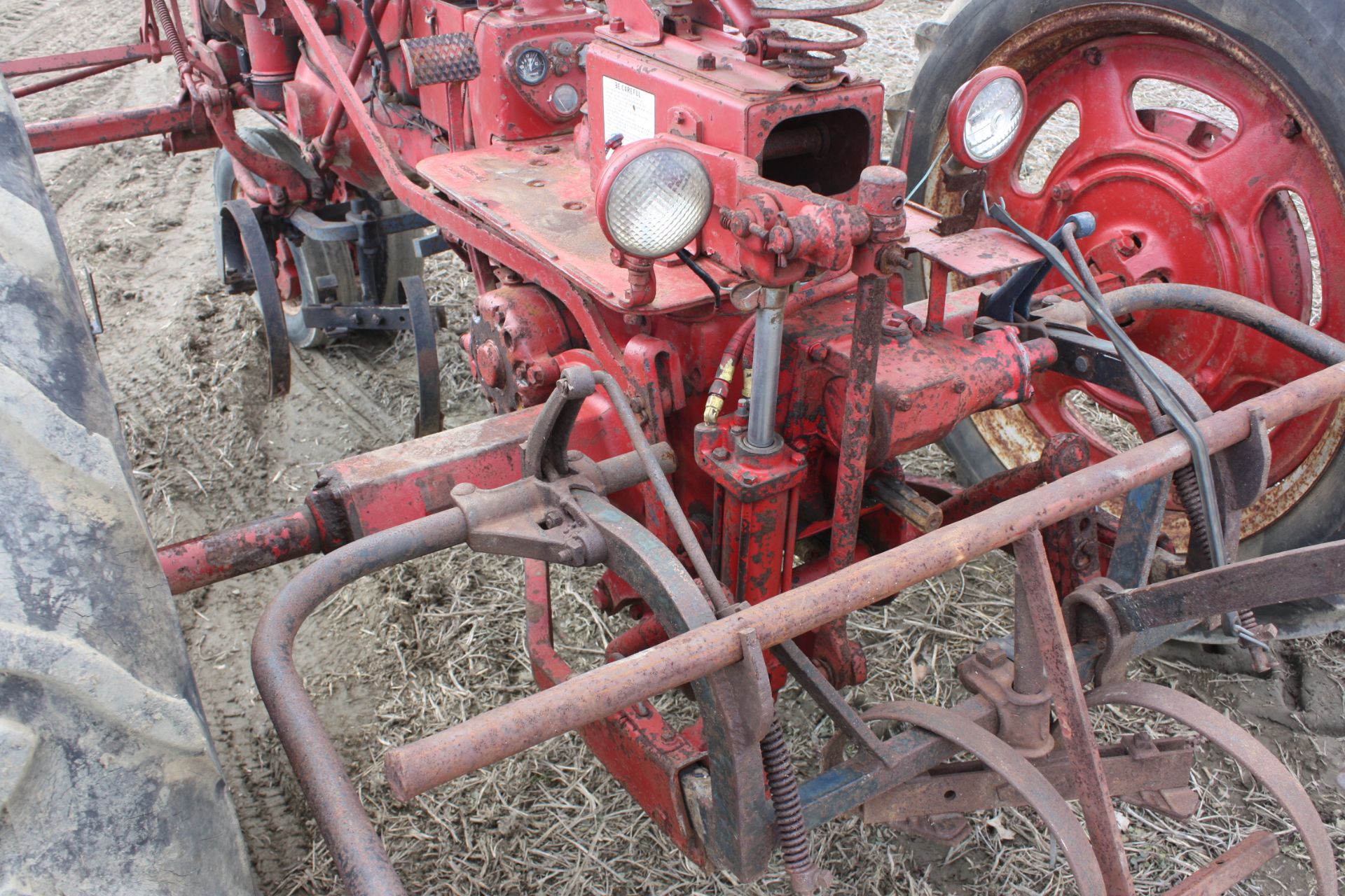 Farmall Super C with fast hitch and selling with a complete set of  Cultivators , Paint is fair. - Image 4 of 7