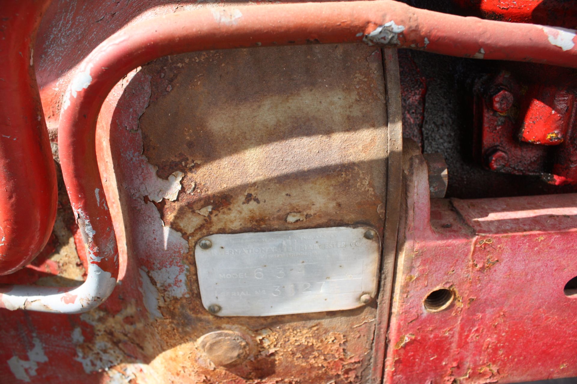 IH 634-D tractor (rare to find in the states) runs strong, Decent sheetmetal, has diff lock, pto and - Image 18 of 20