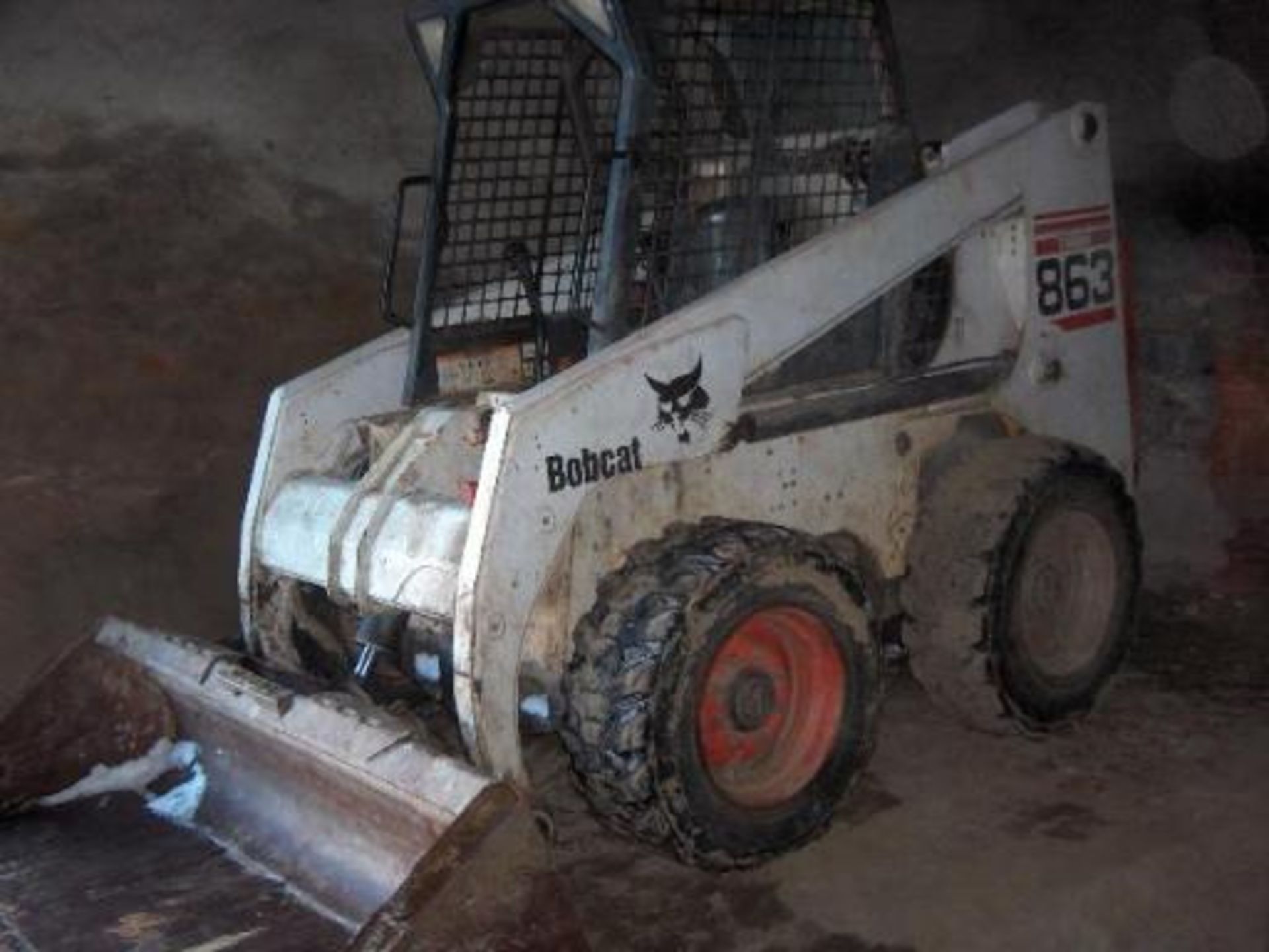 Bobcat 863 skidloader w/ Deutz engine and Q/tach bucket,  good operating machine, runs well and - Image 5 of 7